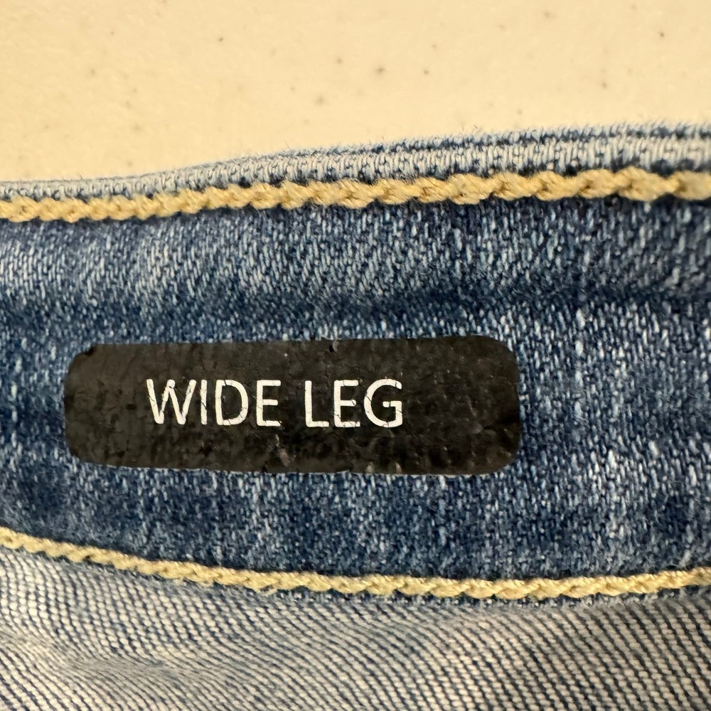 Judy Blue Light Wash Wide Leg Button Fly High Rise Jean Size 11/30 Pleated Front - Picture 6 of 11